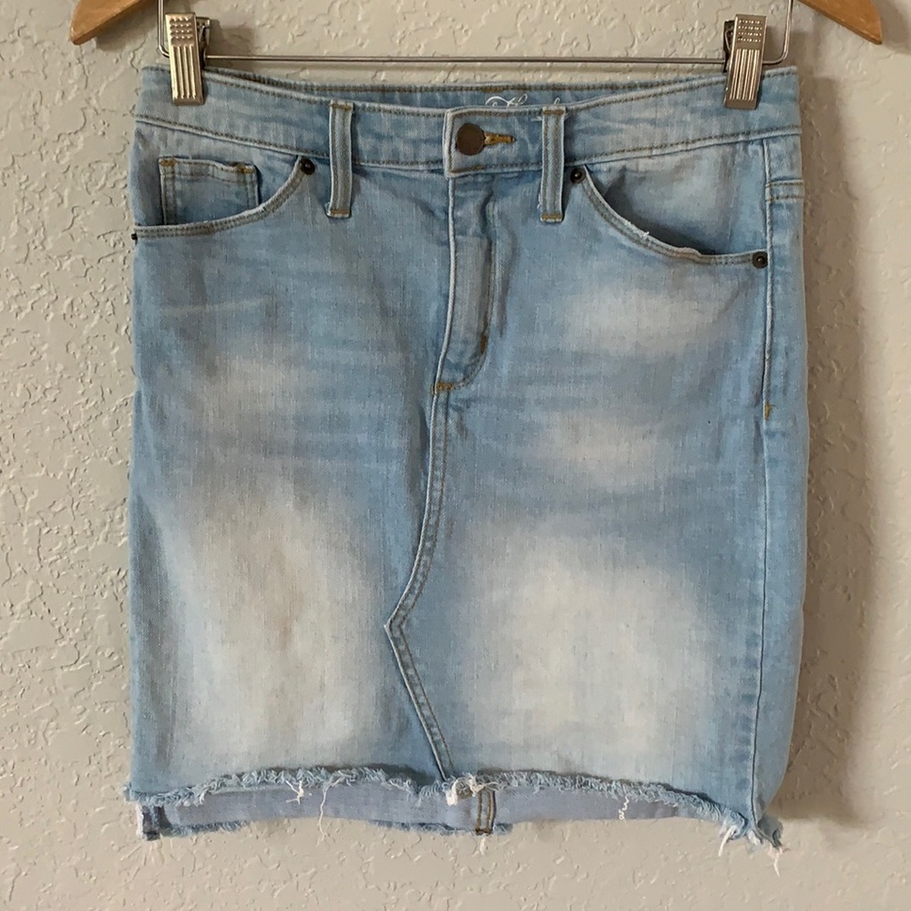 Universal Thread Sz 4/27 Fray Raw Hem Denim Skirt